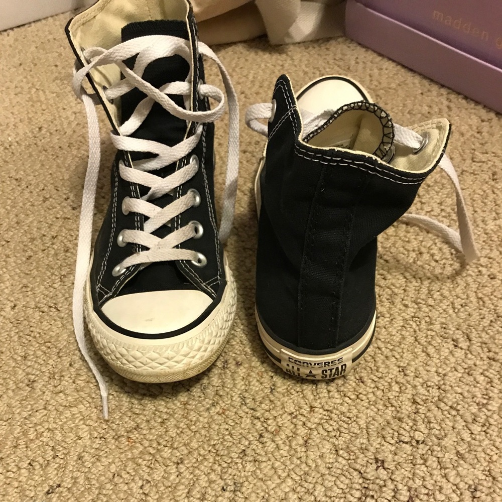 Converse boys or women's. Either can wear.